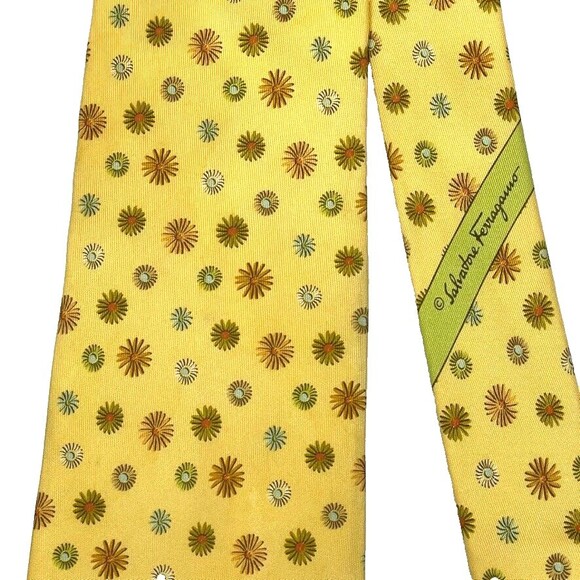 Salvatore Ferragamo Made in Italy 100% Silk Necktie Flowers on Yellow Gold B2 - Picture 1 of 5